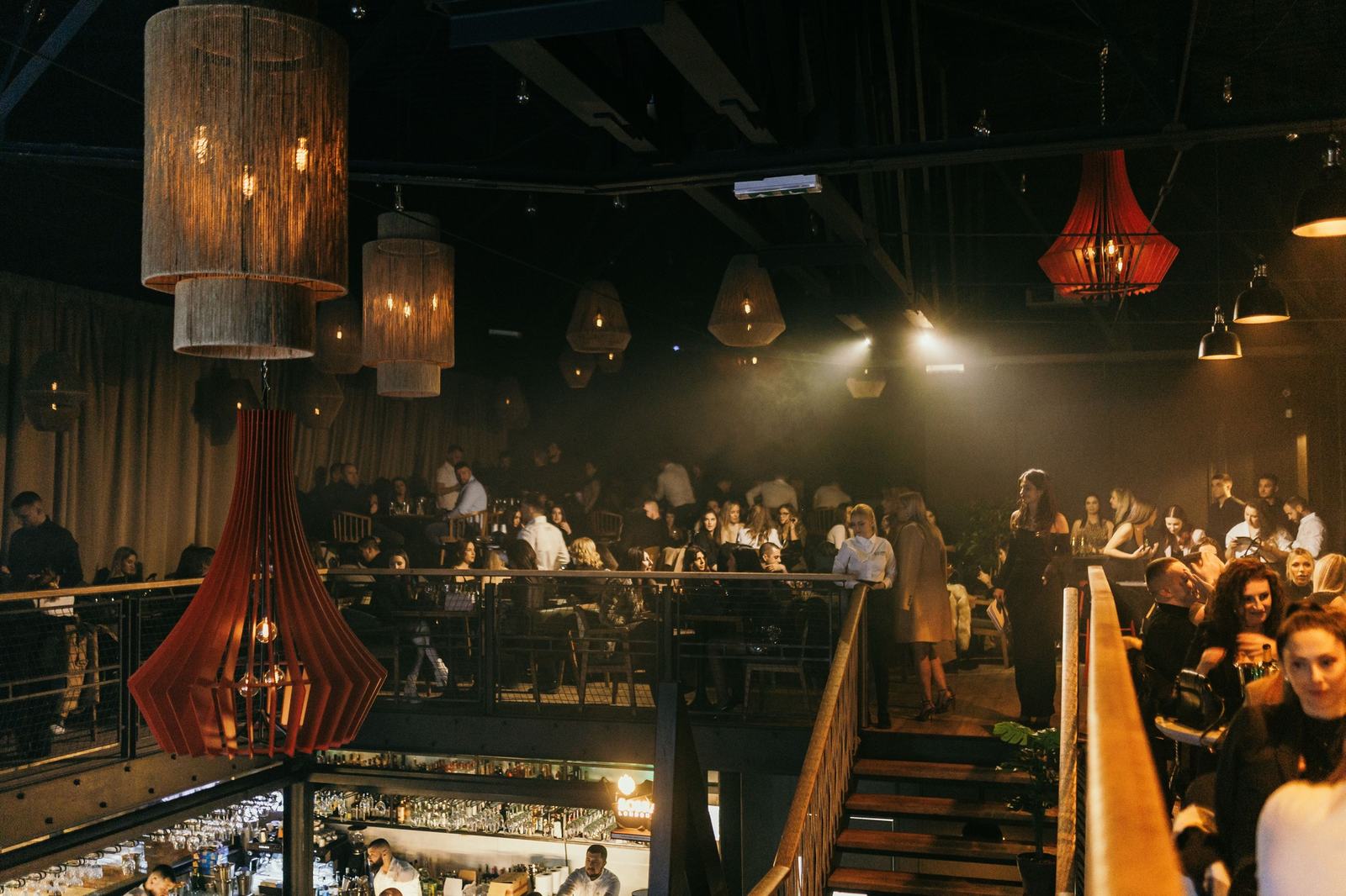 Sala restorana Magacin uveče